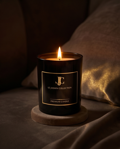 Brennende Havanna Noir Duftkerzen von LE JASMIN COLLECTION warmem Kerzenlicht