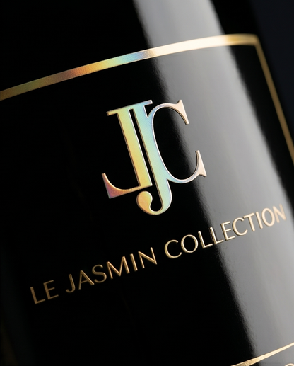 Detailansicht der LE JASMIN COLLECTION Duftkerze Tiaré Sauvage im schwarzen Glas